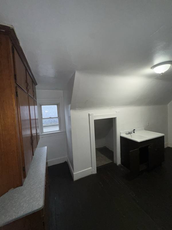 Apartment for rent at 1614 Oak St, Toledo, OH 43605
