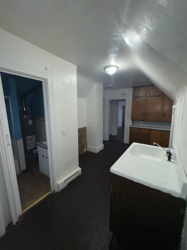 Apartment for rent at 1614 Oak St, Toledo, OH 43605