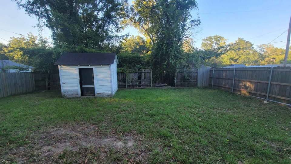 House for rent at 701 E Pinecrest Dr, Marshall, TX 75670