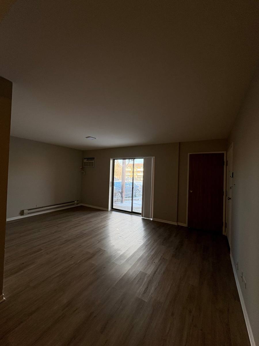 Condo for rent at 1348 N Geneva Dr #1B, Palatine, IL 60074