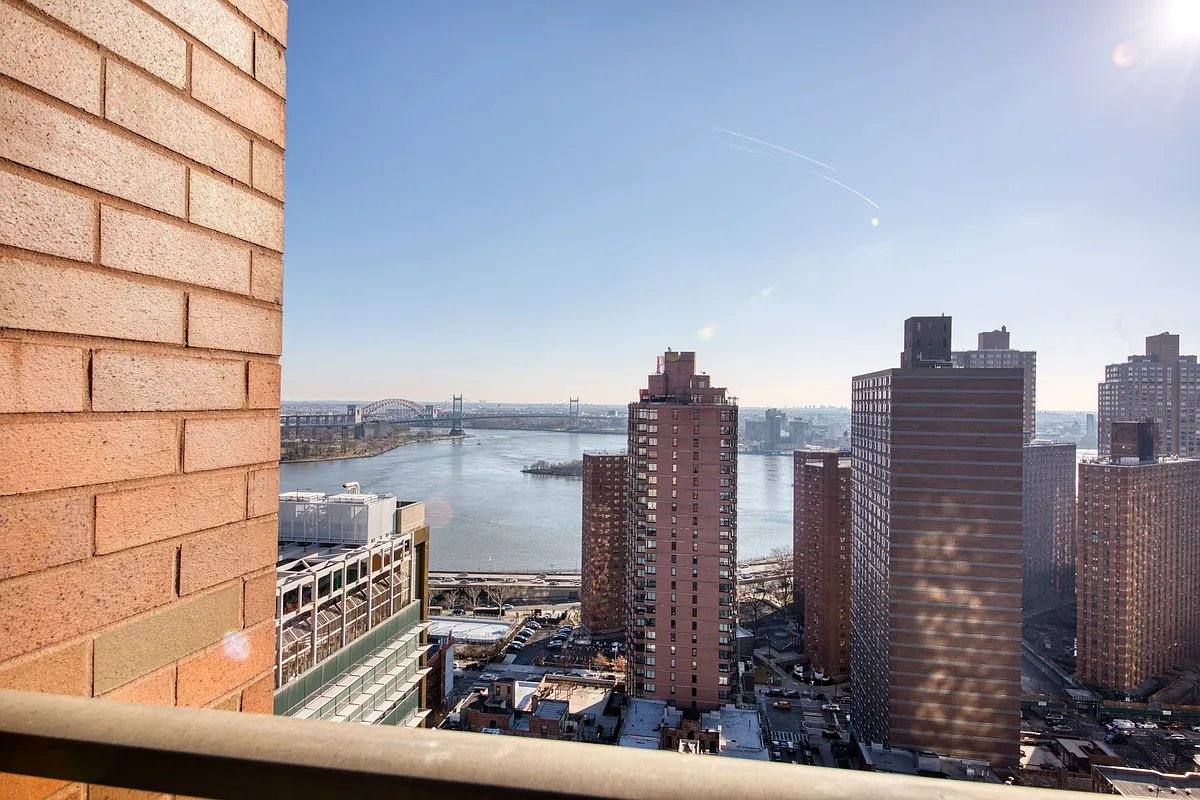 Apartment for rent at 301 E 94th St, New York, NY 10128