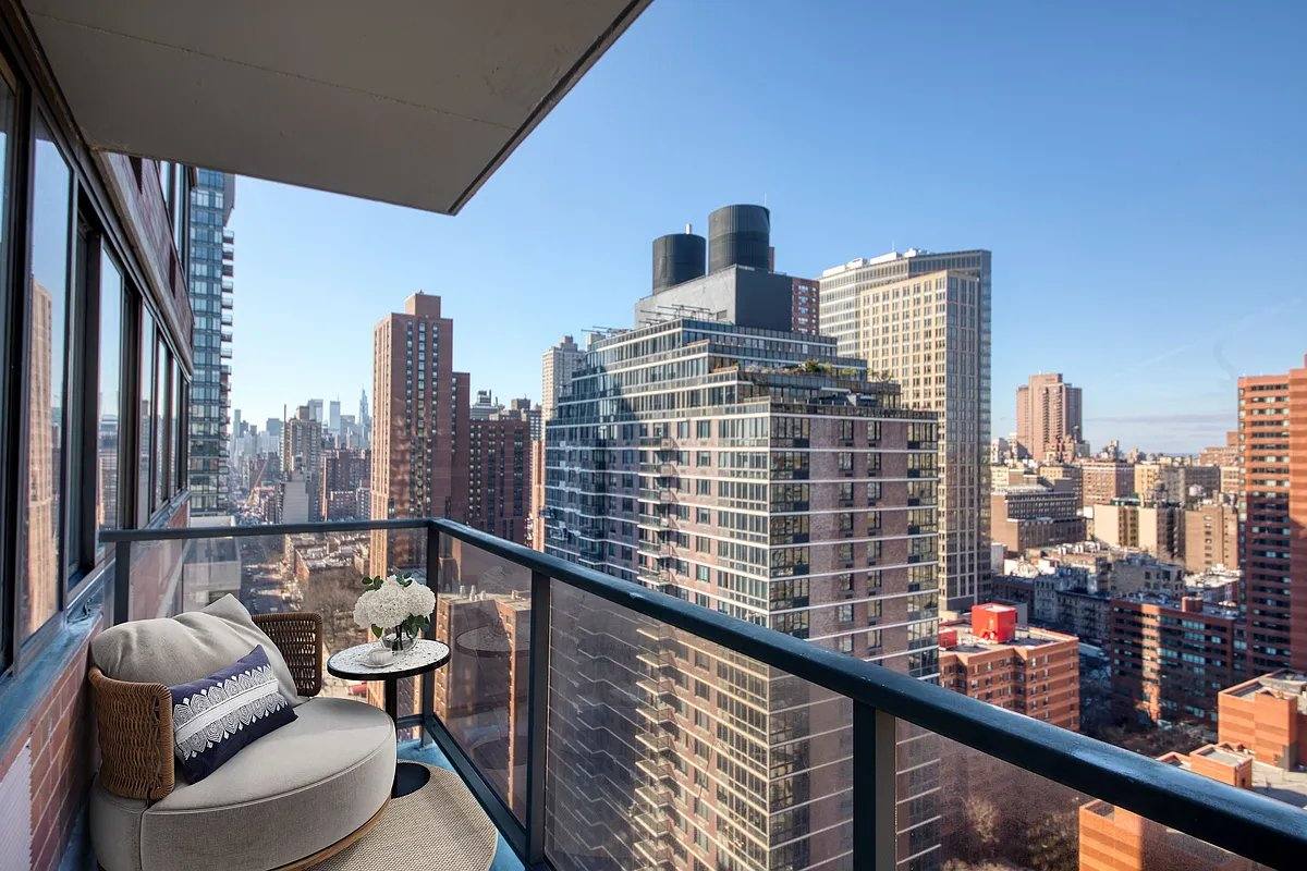Apartment for rent at 301 E 94th St, New York, NY 10128