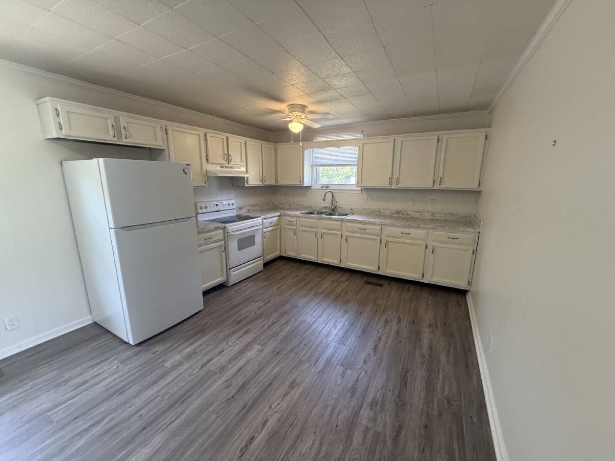 House for rent at 1318 Courtney Dr, Clarksville, TN 37042