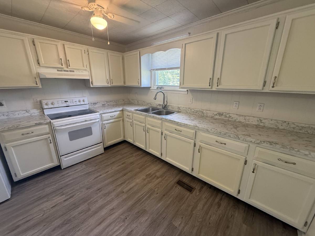 House for rent at 1318 Courtney Dr, Clarksville, TN 37042