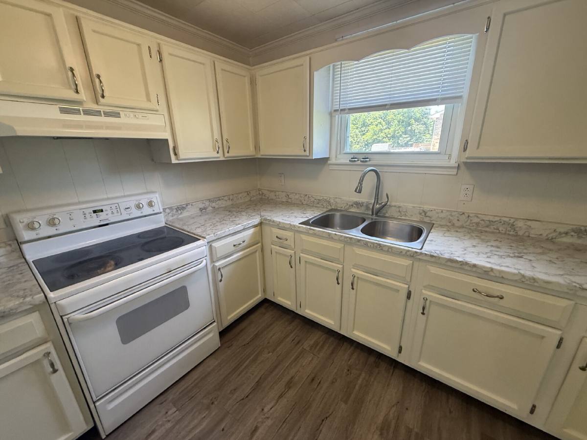 House for rent at 1318 Courtney Dr, Clarksville, TN 37042
