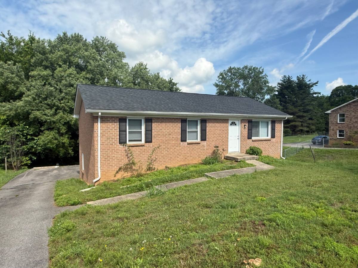House for rent at 1318 Courtney Dr, Clarksville, TN 37042