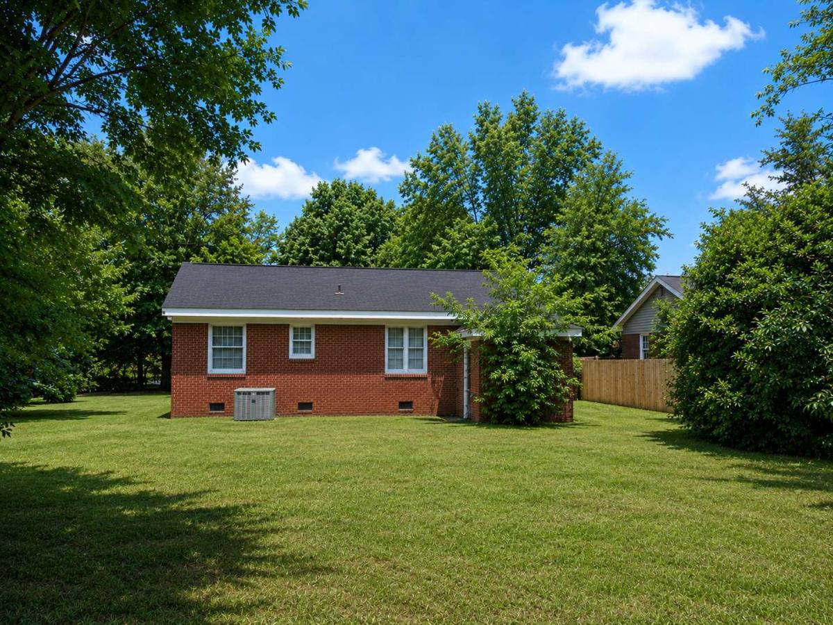 House for rent at 1502 Woodmere Dr, Greensboro, NC 27405