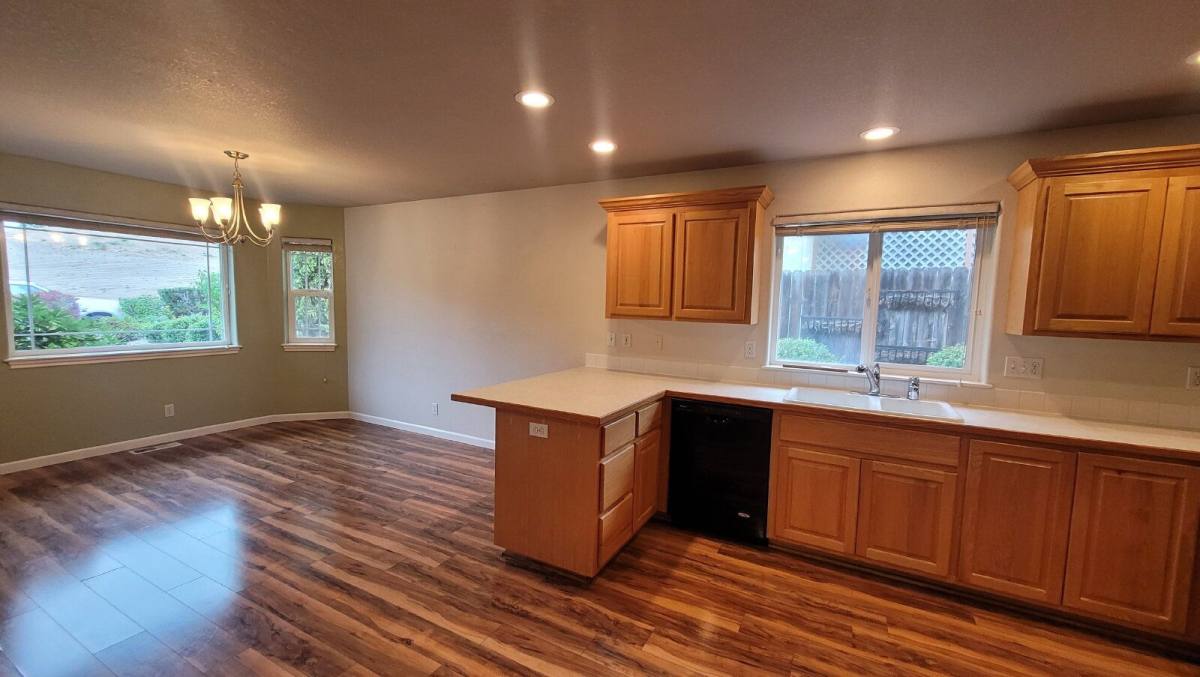 House for rent at 310 Village Dr, Winchester, OR 97495