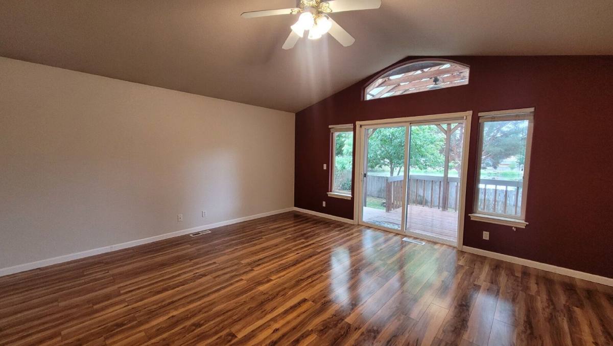 House for rent at 310 Village Dr, Winchester, OR 97495