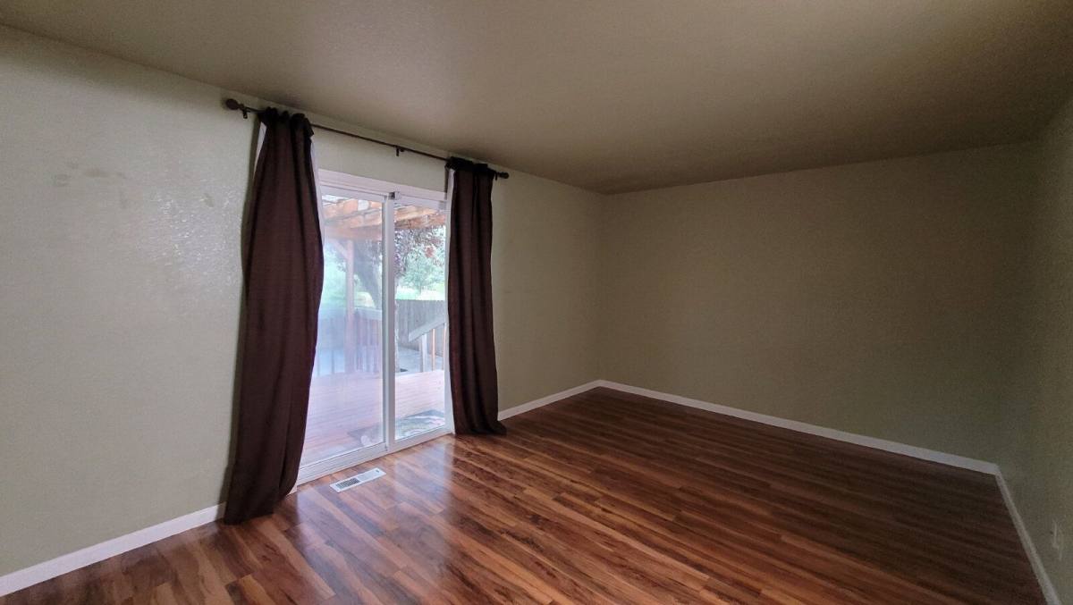 House for rent at 310 Village Dr, Winchester, OR 97495