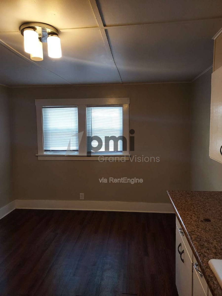 House for rent at 1609 E Johns Ave, Decatur, IL 62521