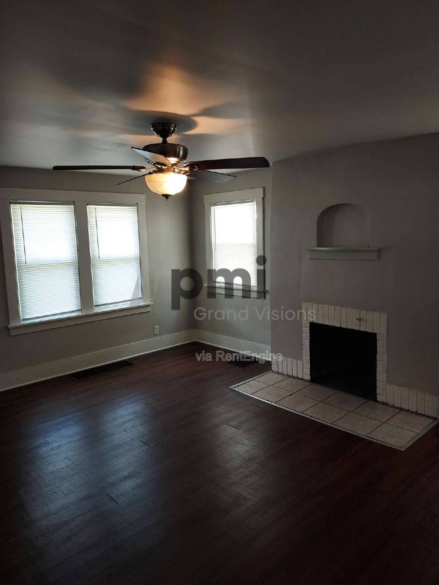 House for rent at 1609 E Johns Ave, Decatur, IL 62521