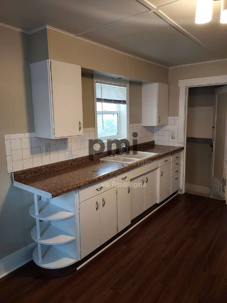 House for rent at 1609 E Johns Ave, Decatur, IL 62521