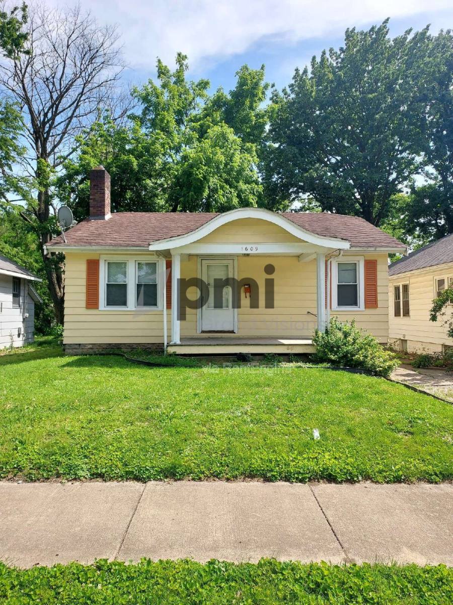 House for rent at 1609 E Johns Ave, Decatur, IL 62521