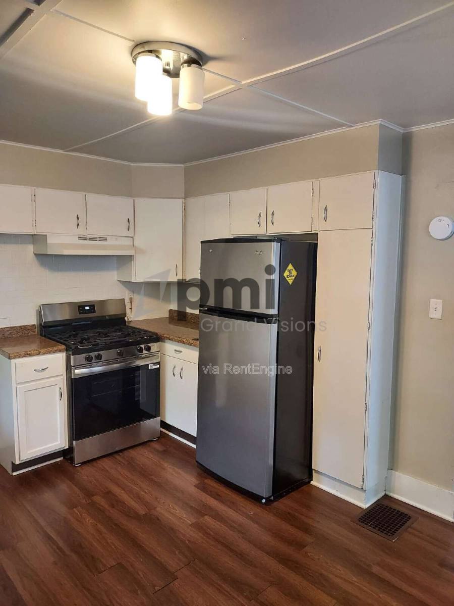 House for rent at 1609 E Johns Ave, Decatur, IL 62521