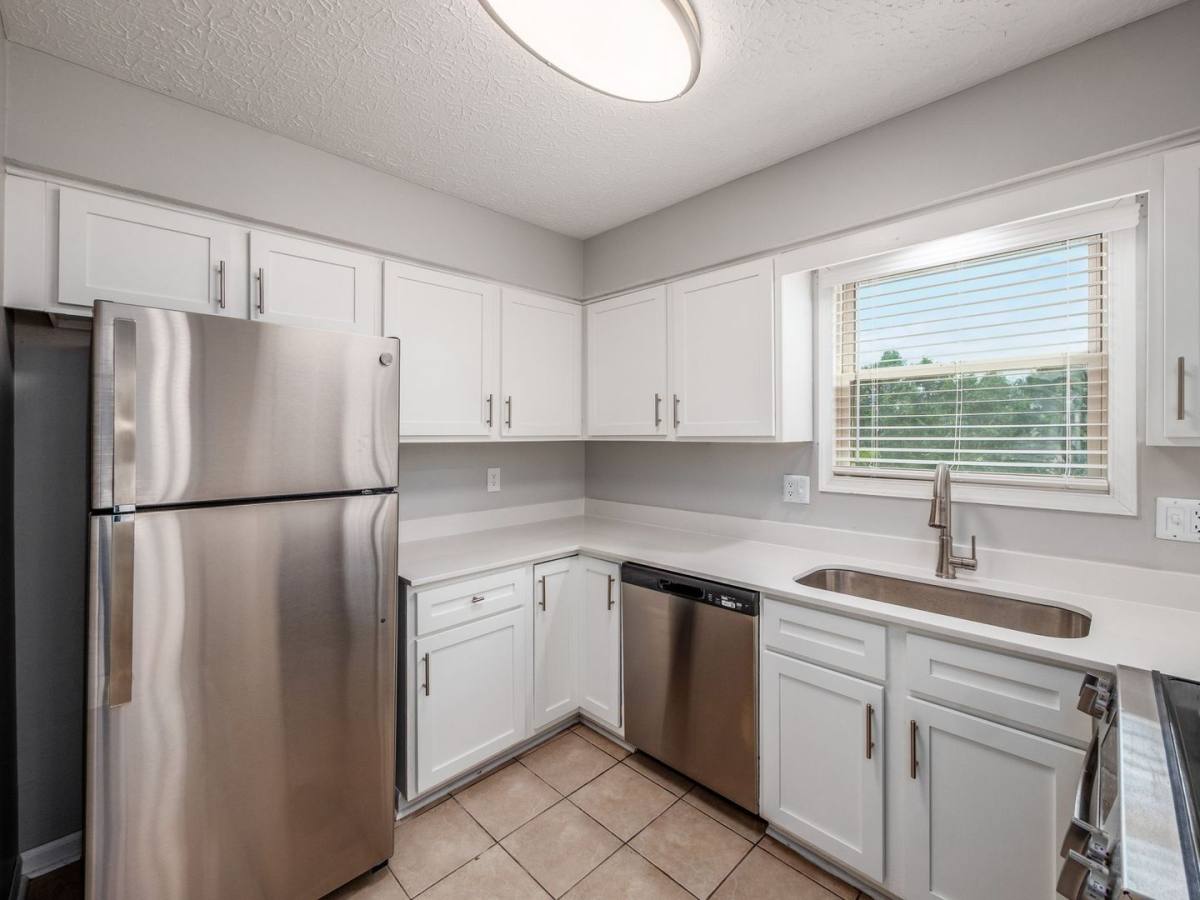 Townhouse for rent at 2017 Queensgate Lane, Columbus, OH 43235