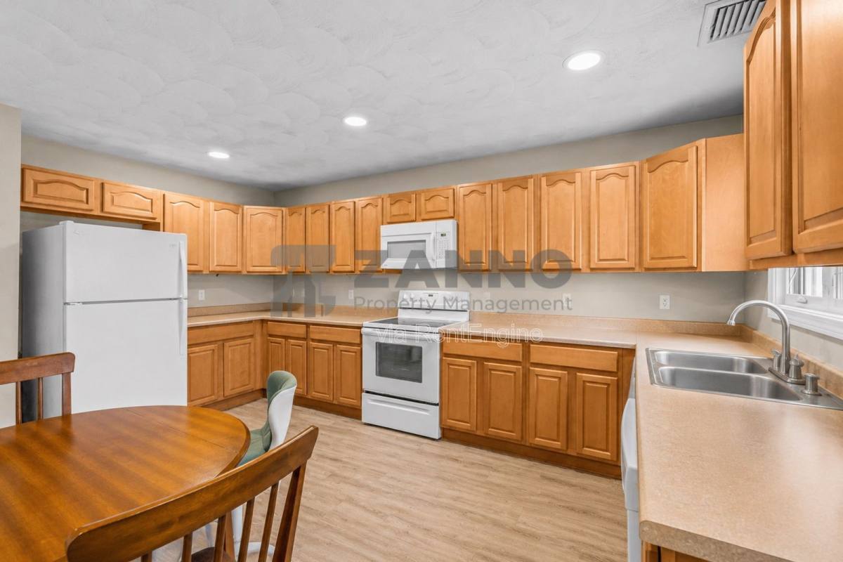Apartment for rent at 498 Park Ave, Portsmouth, RI 02871