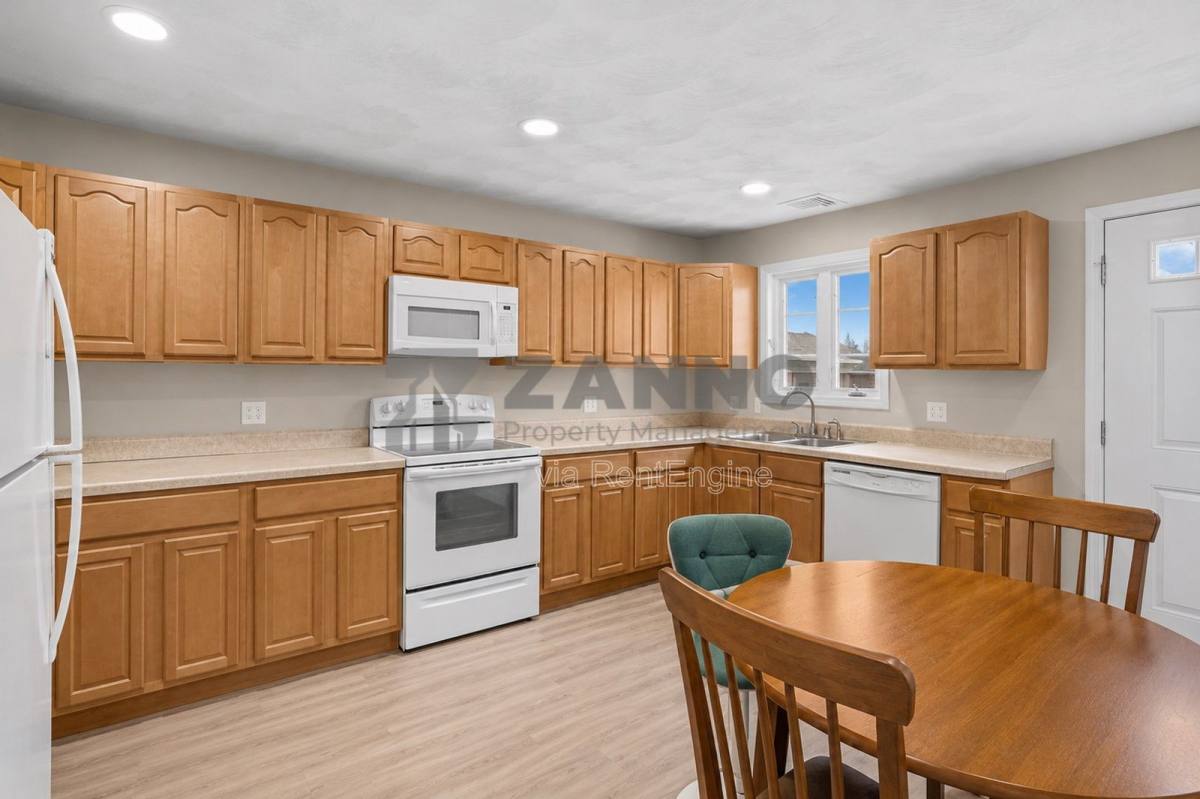 Apartment for rent at 498 Park Ave, Portsmouth, RI 02871