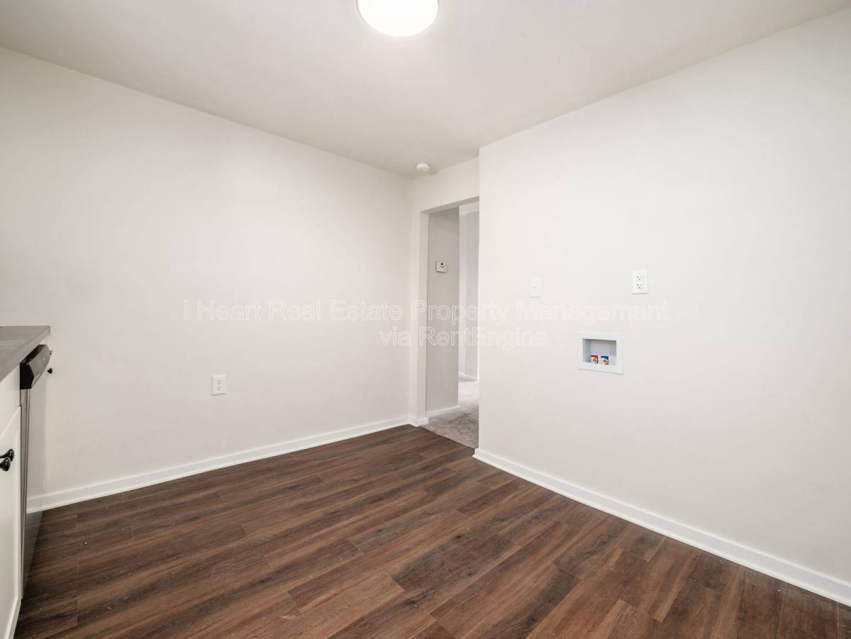 Apartment for rent at 878 1 2 Sullivant Ave, Columbus, OH 43223