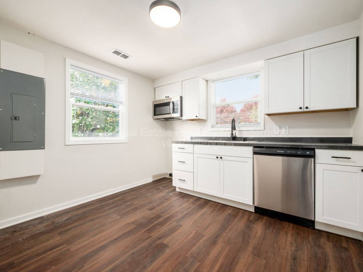 Apartment for rent at 878 1 2 Sullivant Ave, Columbus, OH 43223