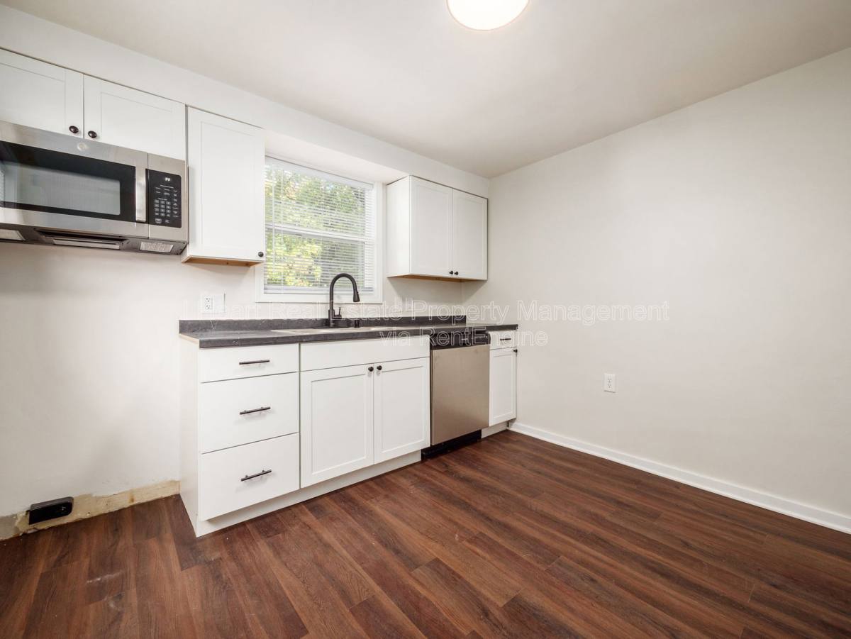 Apartment for rent at 878 1 2 Sullivant Ave, Columbus, OH 43223