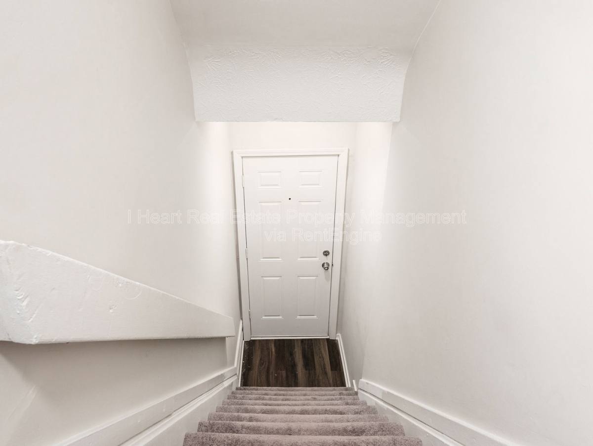 Apartment for rent at 878 1 2 Sullivant Ave, Columbus, OH 43223