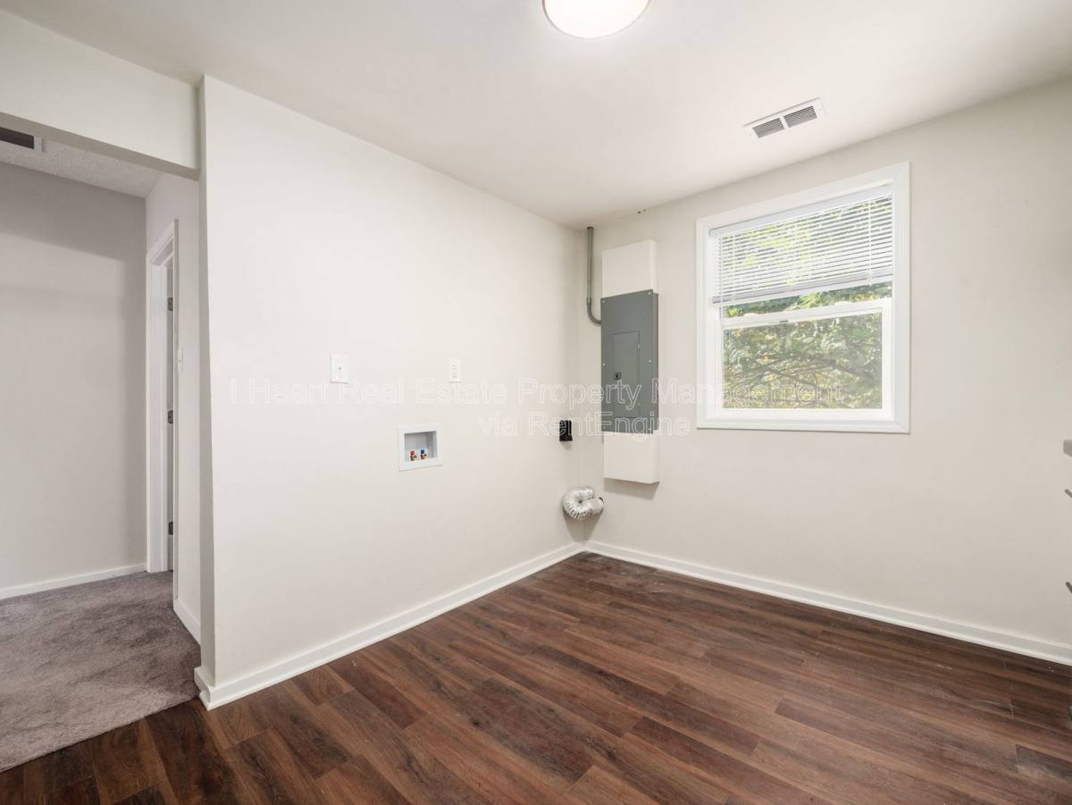 Apartment for rent at 878 1 2 Sullivant Ave, Columbus, OH 43223