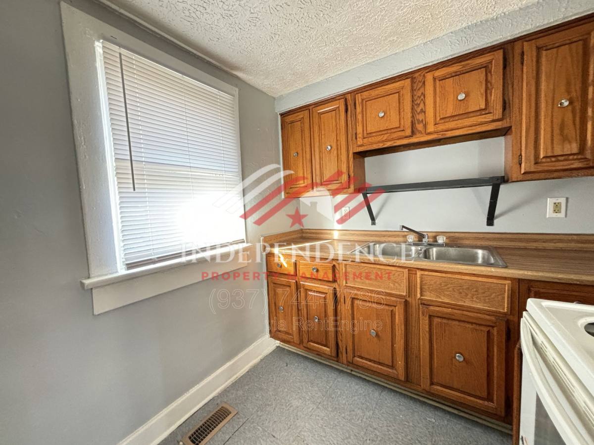 Apartment for rent at 517 Mertland Ave, Dayton, OH 45403