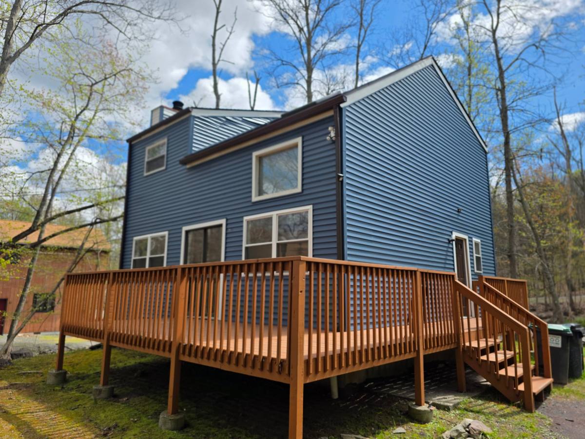 House for rent at 362 Somerset Dr, East Stroudsburg, PA 18301