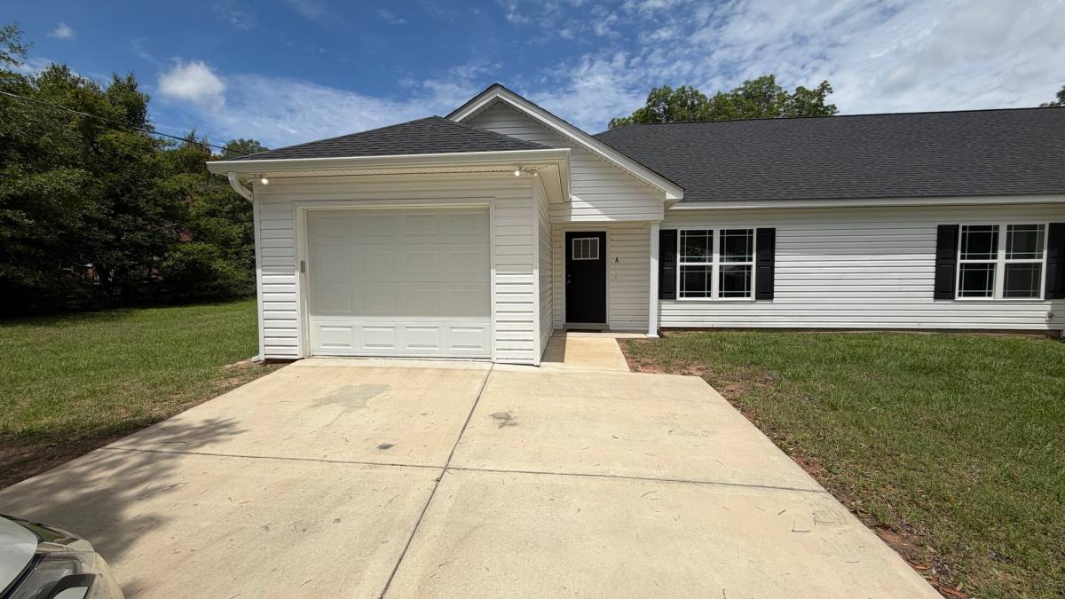 Apartment for rent at 516 3rd Ave #A, Eastman, GA 31023