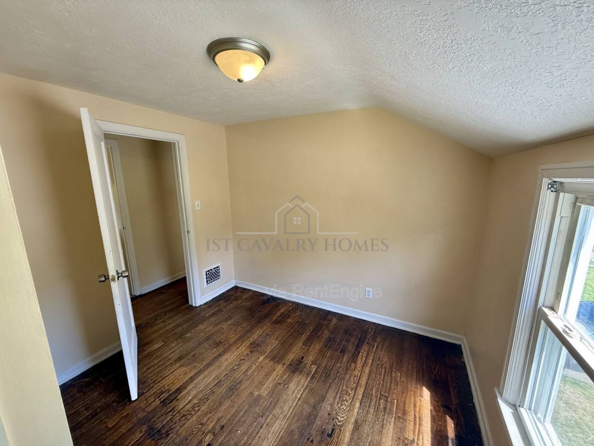 Apartment for rent at 472 Keck St, Akron, OH 44305