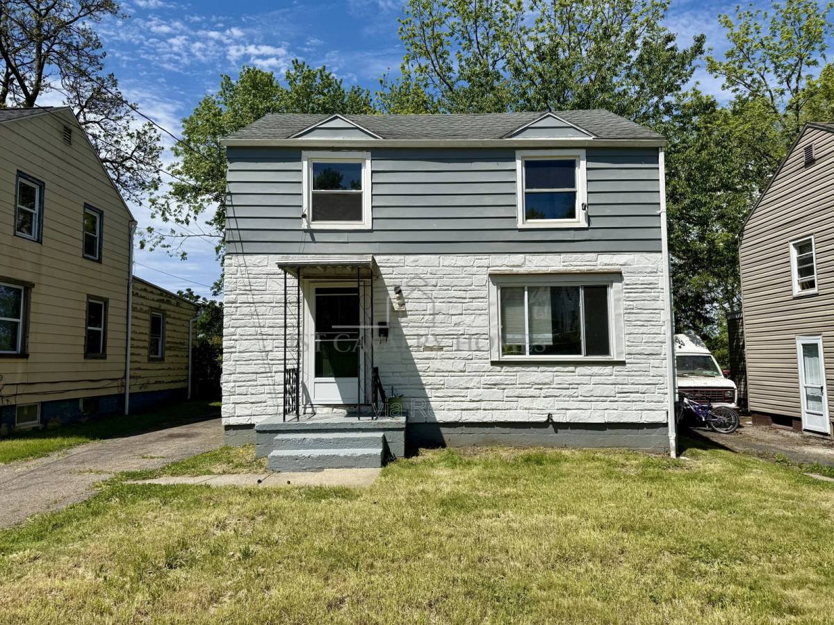 Apartment for rent at 472 Keck St, Akron, OH 44305