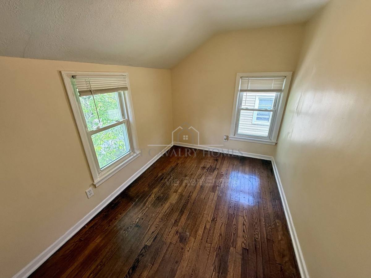 Apartment for rent at 472 Keck St, Akron, OH 44305