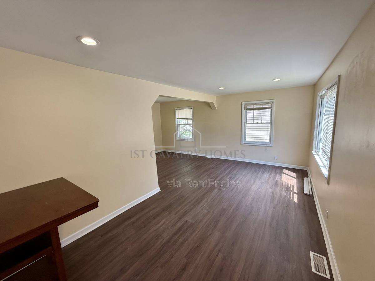 Apartment for rent at 472 Keck St, Akron, OH 44305