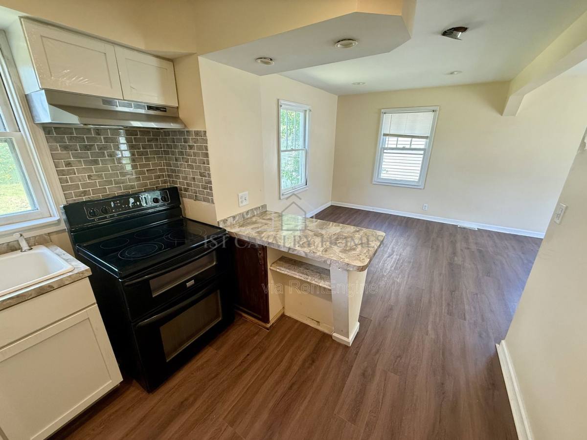 Apartment for rent at 472 Keck St, Akron, OH 44305