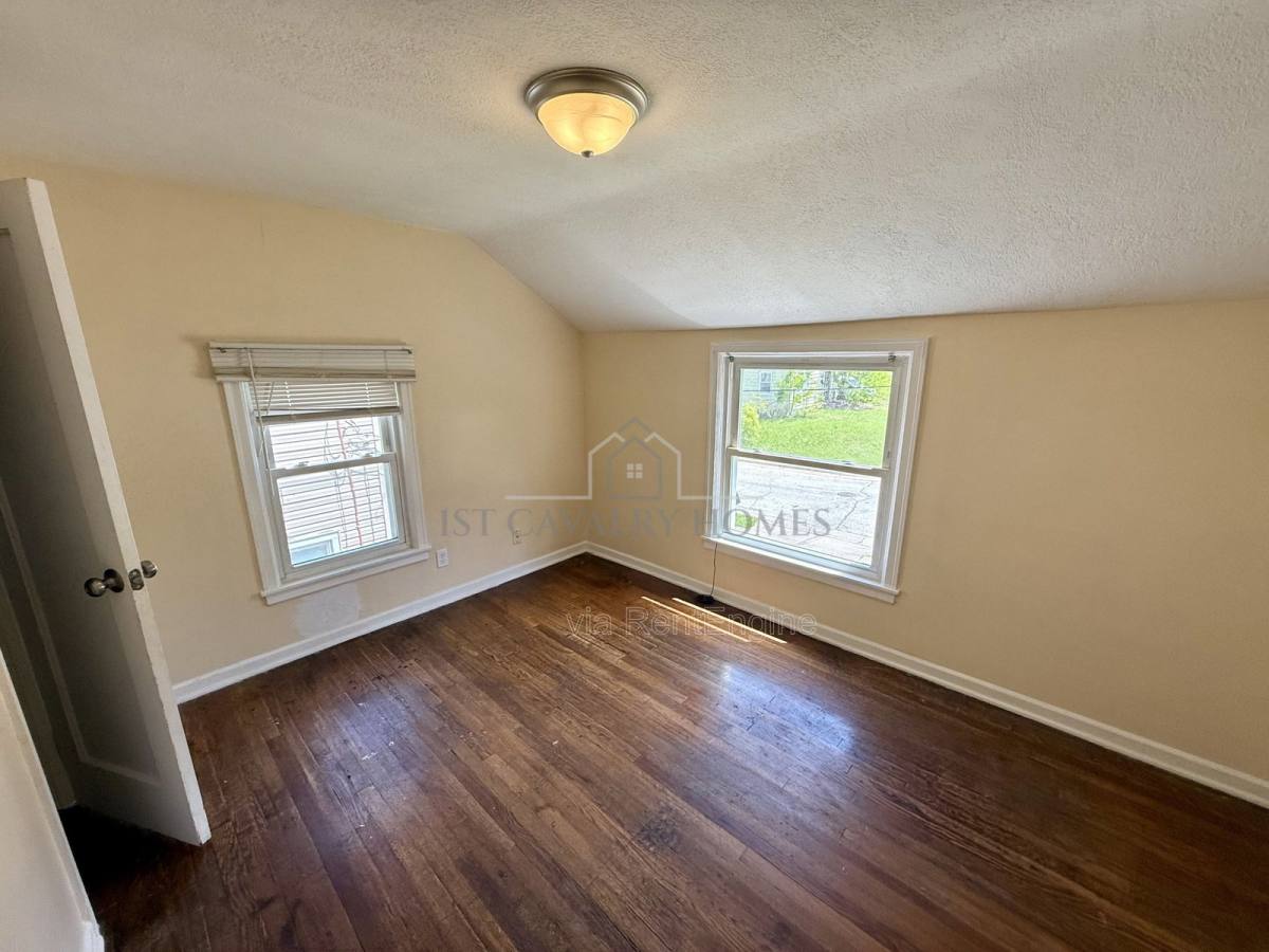 Apartment for rent at 472 Keck St, Akron, OH 44305