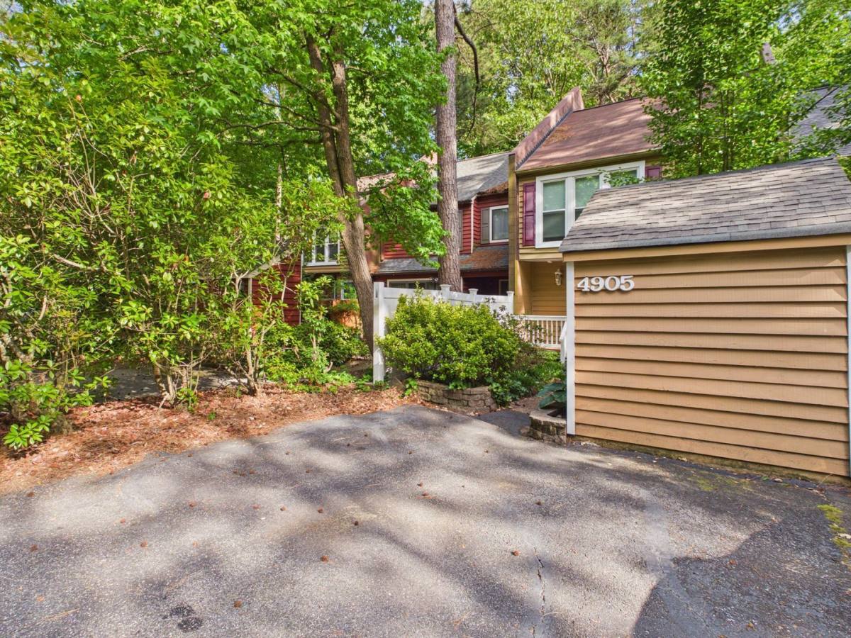 Townhouse for rent at 4905 Long Shadow Dr, Midlothian, VA 23112