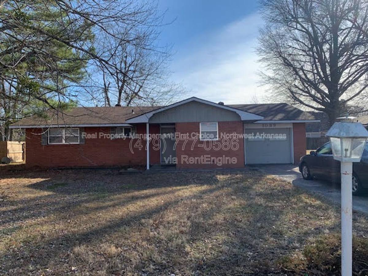 House for rent at 1039 W Bel Air Dr, Fayetteville, AR 72703