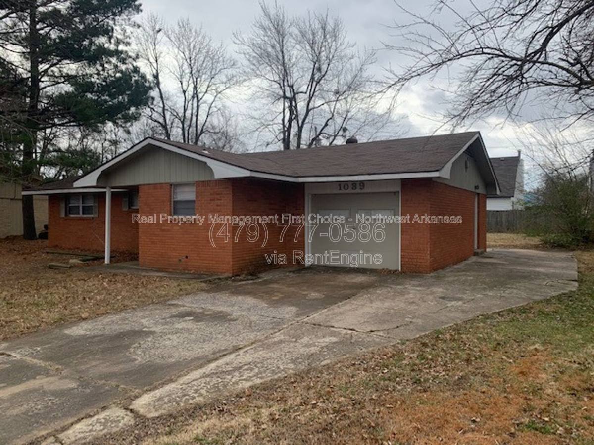 House for rent at 1039 W Bel Air Dr, Fayetteville, AR 72703