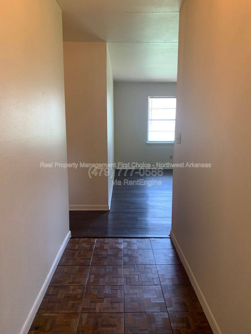 House for rent at 1039 W Bel Air Dr, Fayetteville, AR 72703