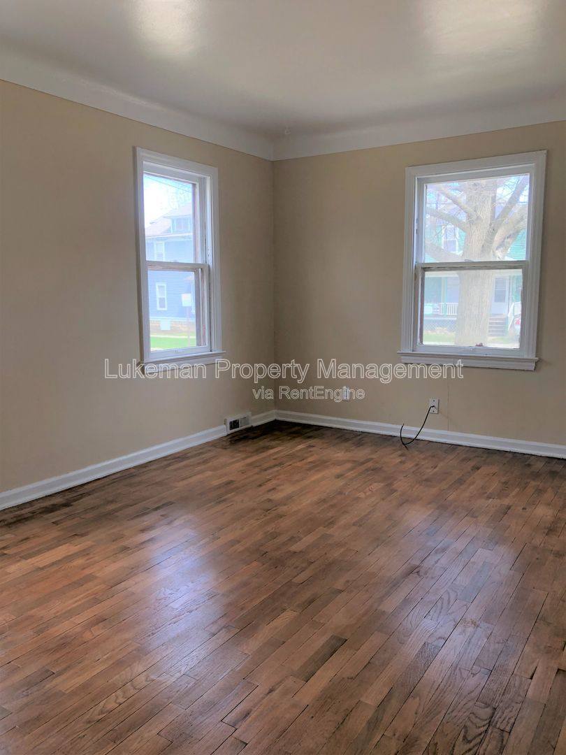 Apartment for rent at 1410 Oak St #1, Kalamazoo, MI 49008