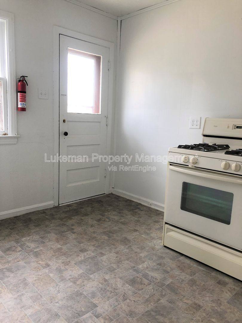 Apartment for rent at 1410 Oak St #1, Kalamazoo, MI 49008