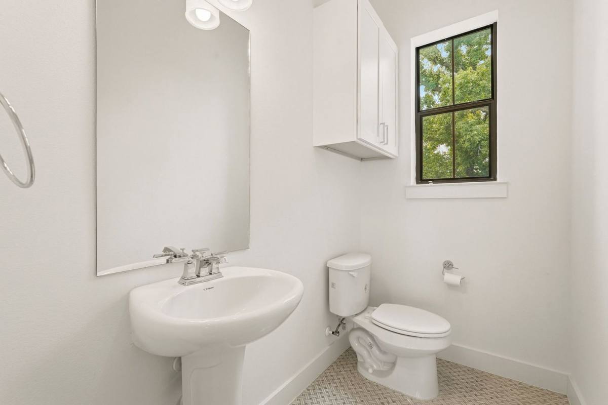 Apartment for rent at 1723 W 14th St #B, Houston, TX 77008