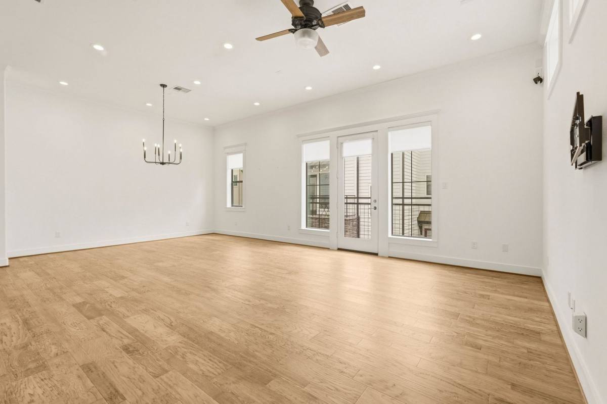 Apartment for rent at 1723 W 14th St #B, Houston, TX 77008
