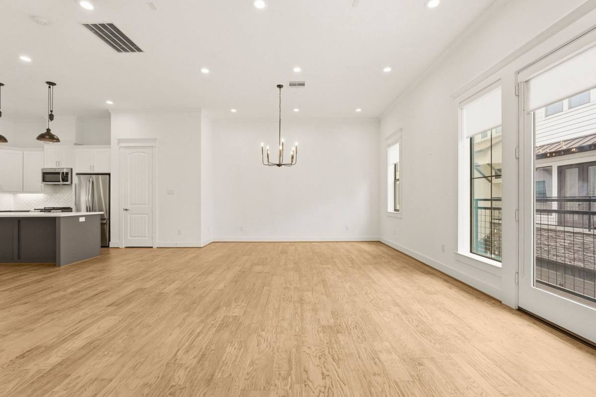 Apartment for rent at 1723 W 14th St #B, Houston, TX 77008