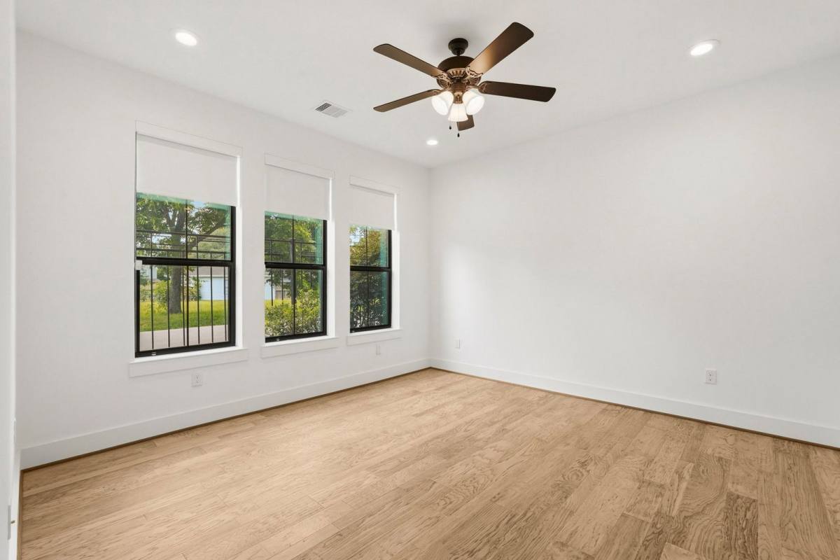 Apartment for rent at 1723 W 14th St #B, Houston, TX 77008