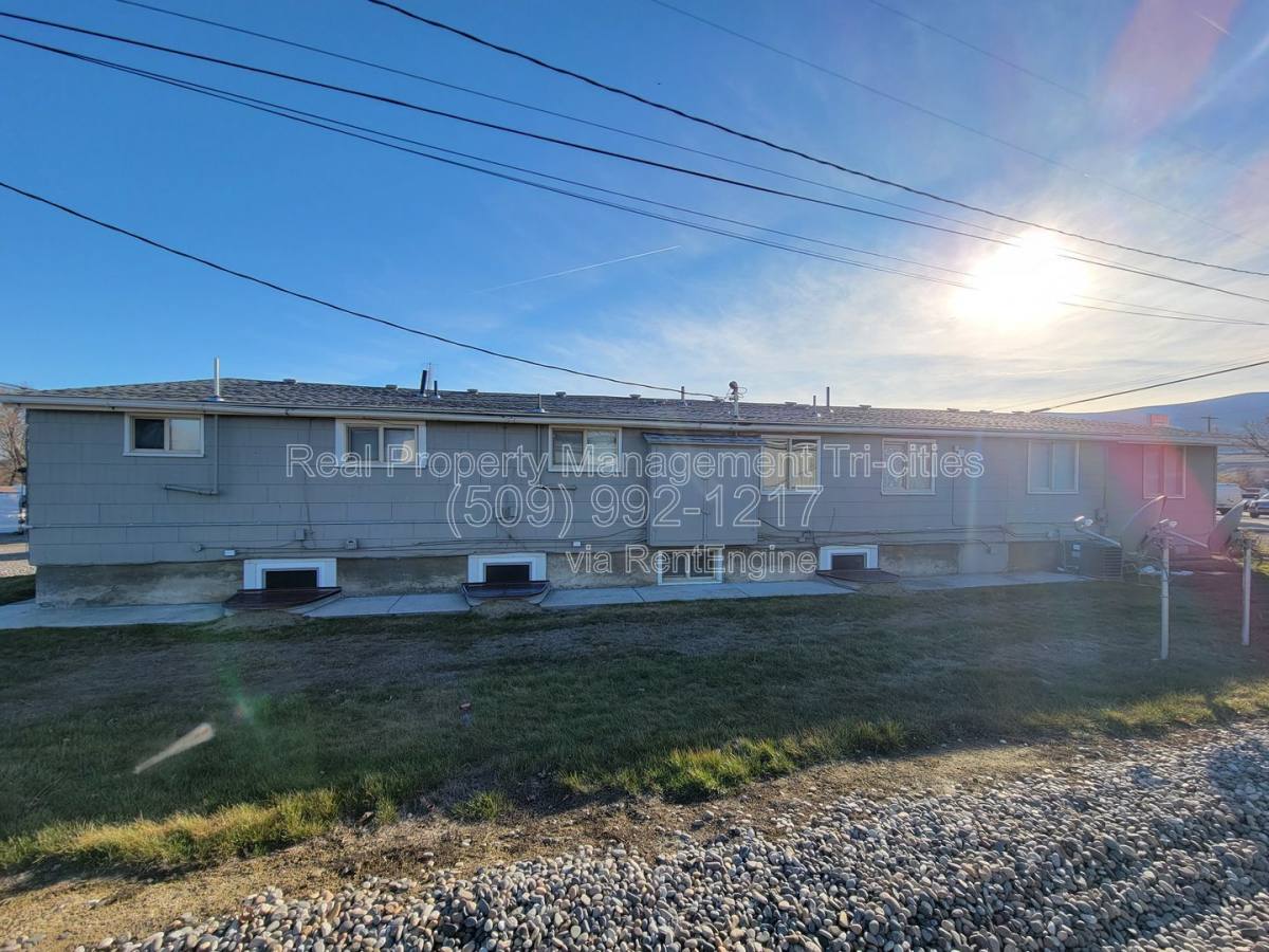 Apartment for rent at 508 9th St #2, Benton City, WA 99320