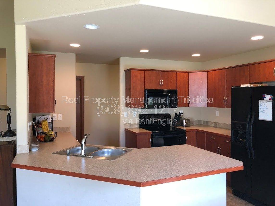 House for rent at 1653 Larkspur Dr, Richland, WA 99352