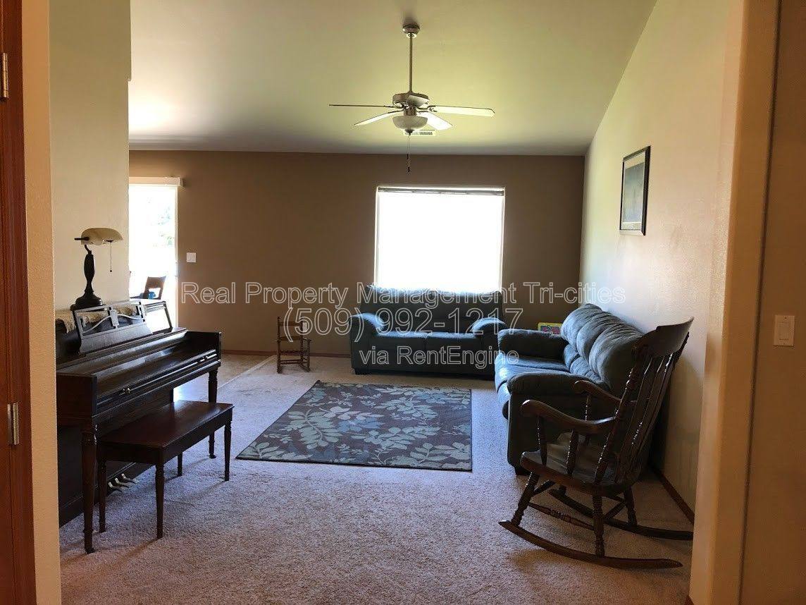 House for rent at 1653 Larkspur Dr, Richland, WA 99352