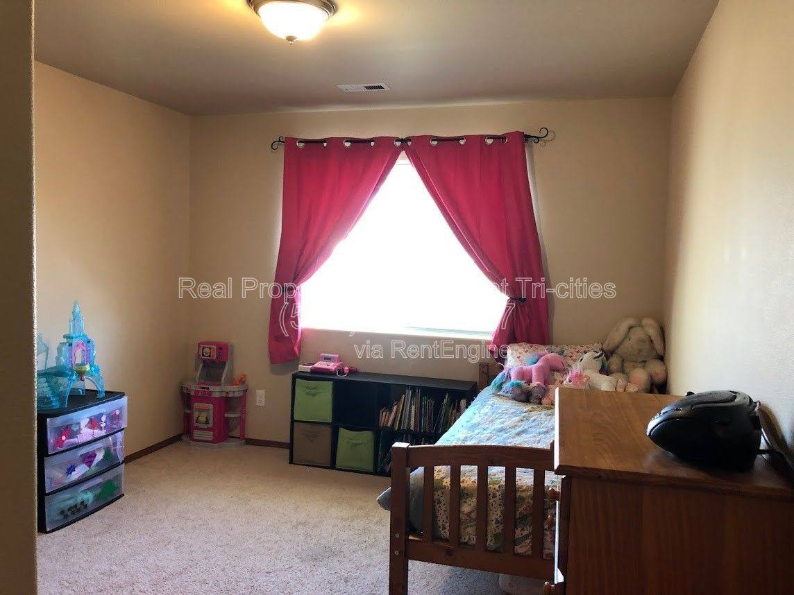 House for rent at 1653 Larkspur Dr, Richland, WA 99352